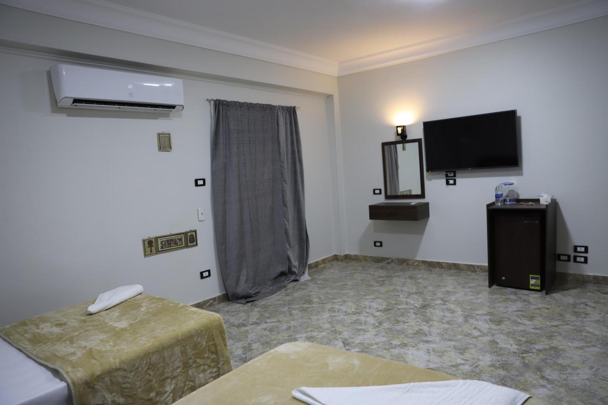 King Khufu Pyramids View Hotel Kafret el-Gabal Chambre photo